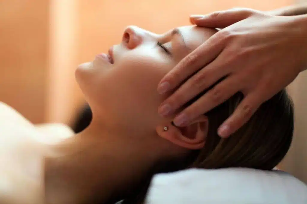 Réflexologie crânio-faciale pour les douleurs cervicales