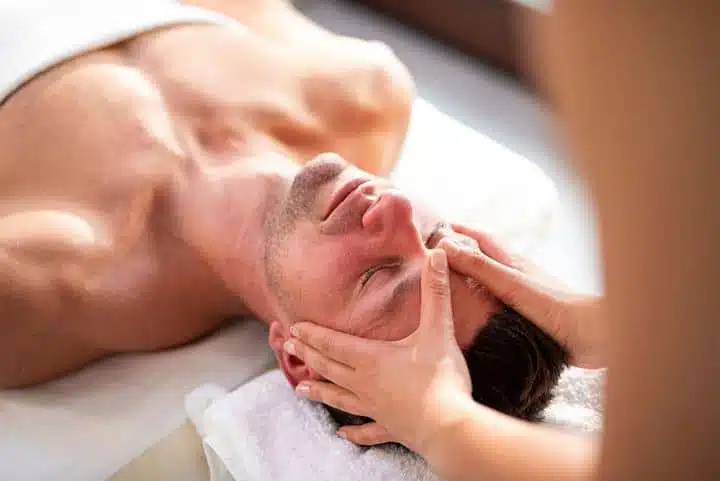 Réflexologie crânio-faciale pour les migraines